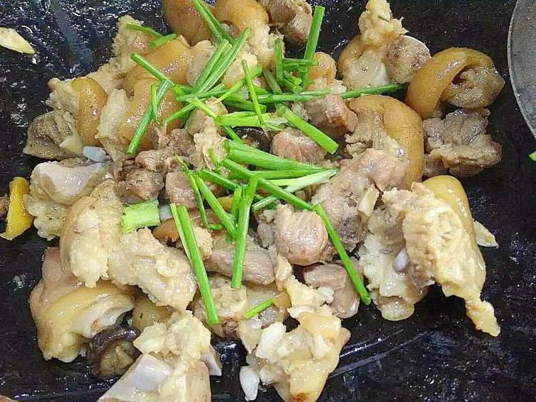 香菇焖猪手步骤5