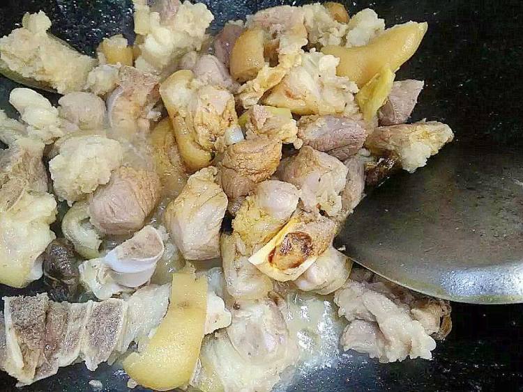 香菇焖猪手步骤4