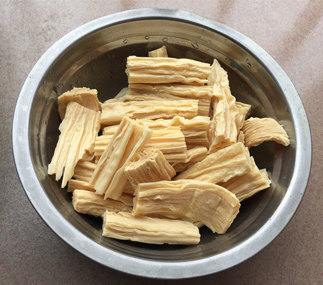 剁椒腐竹蒸腊肉步骤5