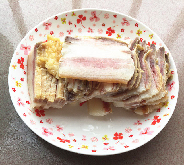 剁椒腐竹蒸腊肉步骤4