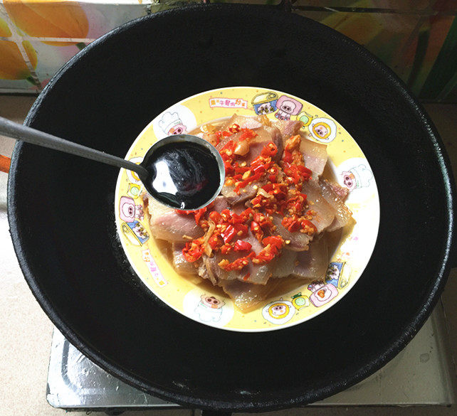 剁椒腐竹蒸腊肉步骤11