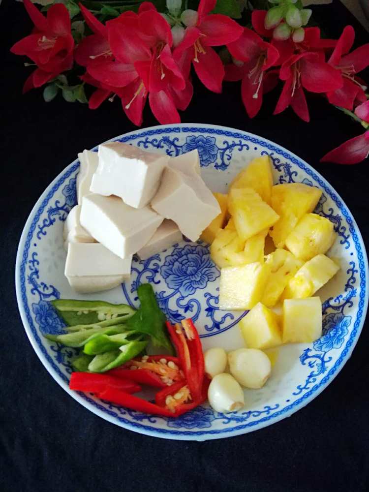 菠萝咕噜豆腐步骤1