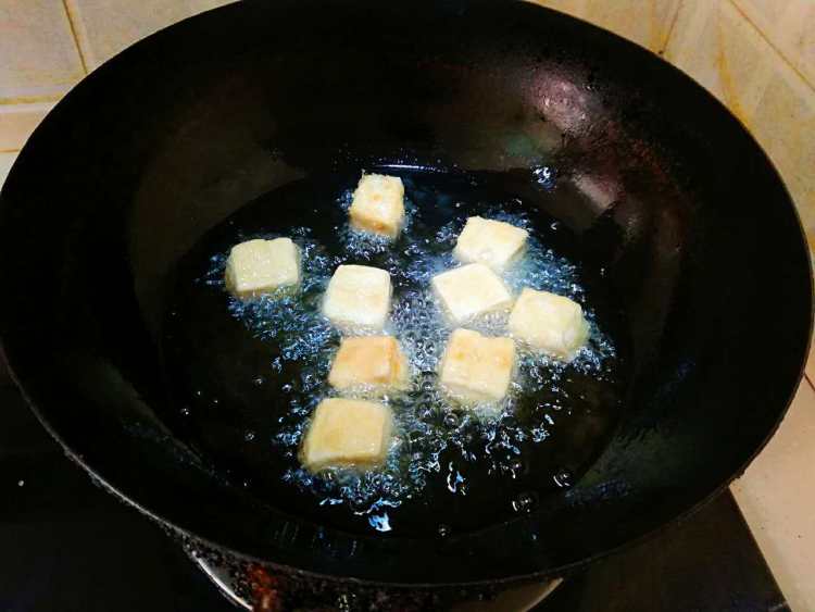 菠萝咕噜豆腐步骤5