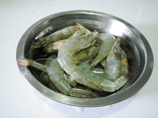 油爆大虾烩年糕步骤3