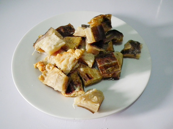 咸鱼鸡粒豆腐煲步骤4