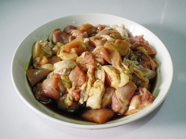 咸鱼鸡粒豆腐煲步骤5