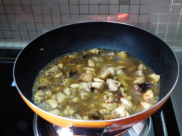 咸鱼鸡粒豆腐煲步骤12