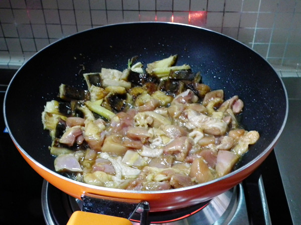 咸鱼鸡粒豆腐煲步骤9