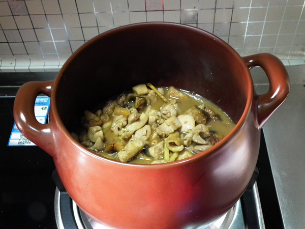 咸鱼鸡粒豆腐煲步骤13