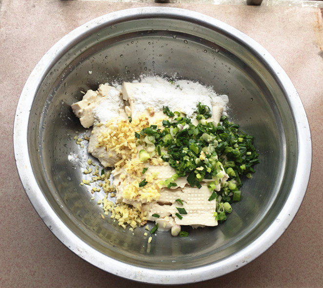 香炸豆腐肉丸子步骤6