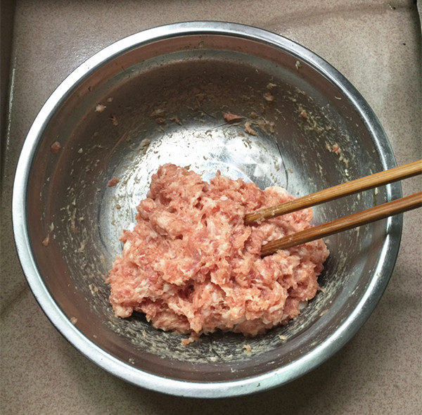香炸豆腐肉丸子步骤3