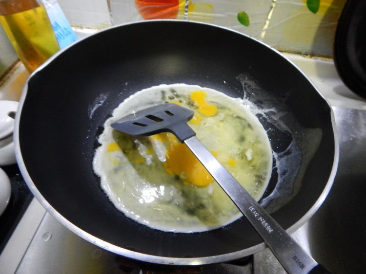 蒜苗炒鸡蛋清步骤3