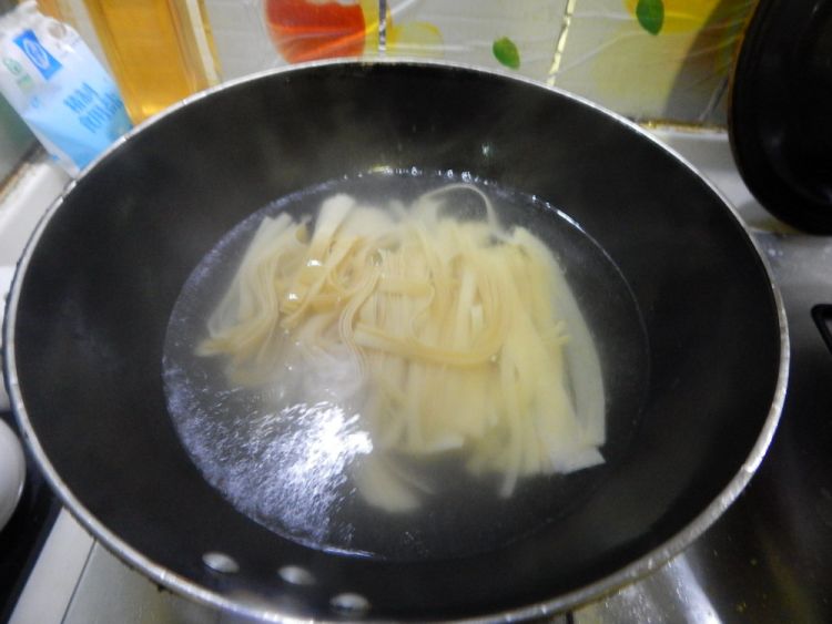 菠菜凉拌豆皮步骤3