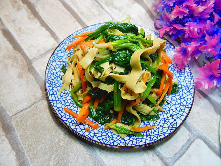 菠菜凉拌豆皮步骤13