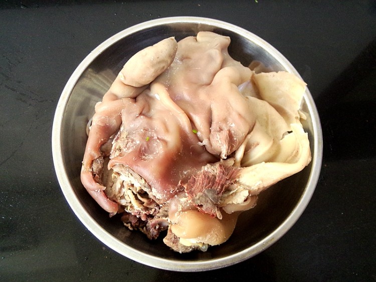 豆腐滚羊头汤步骤1