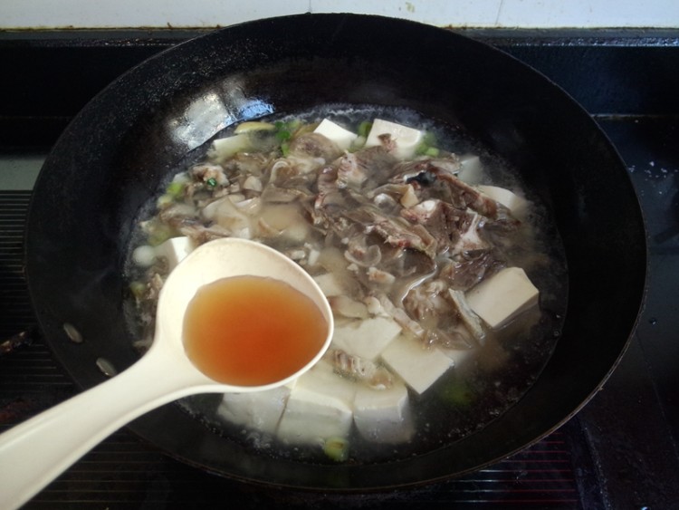豆腐滚羊头汤步骤10