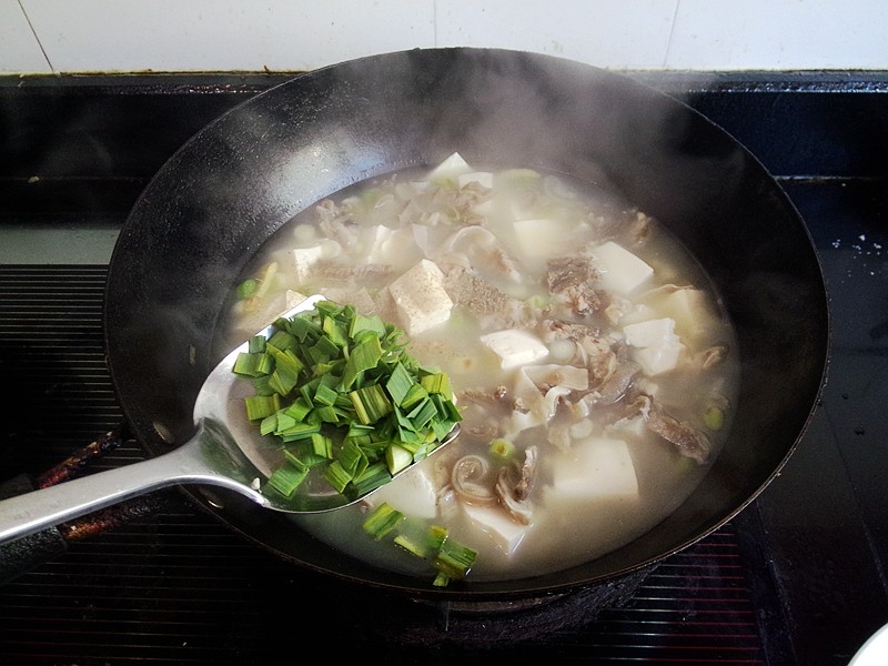 豆腐滚羊头汤步骤13