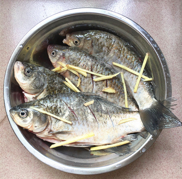 香辣葱油鲫鱼步骤3