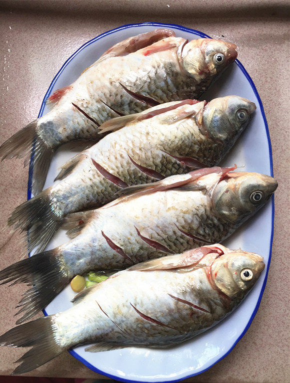 香辣葱油鲫鱼步骤6