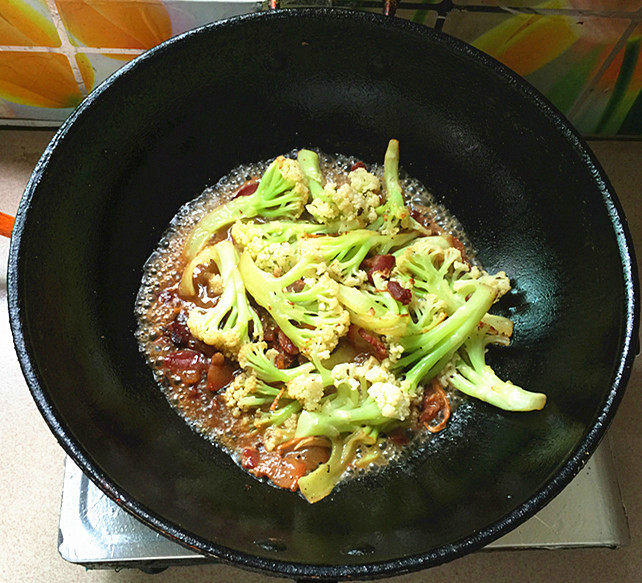 腊肉炒有机花菜步骤10