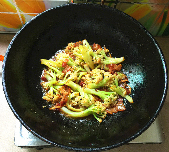 腊肉炒有机花菜步骤12