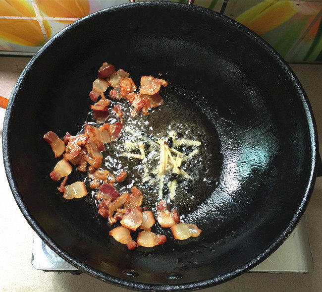 腊肉炒有机花菜步骤6
