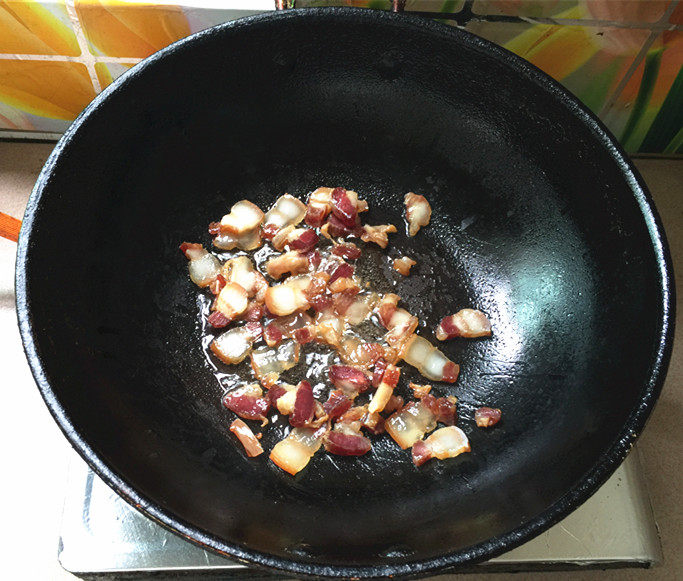 腊肉炒有机花菜步骤5