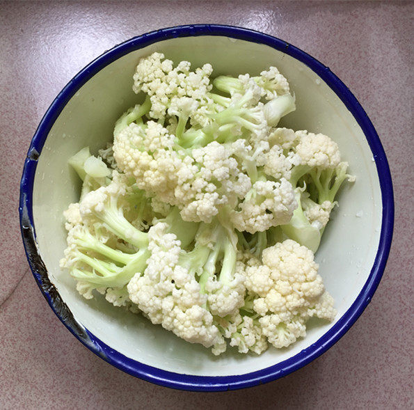 腊肉炒有机花菜步骤4