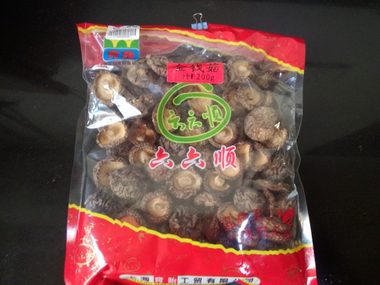 金钱菇炖母鸡步骤2