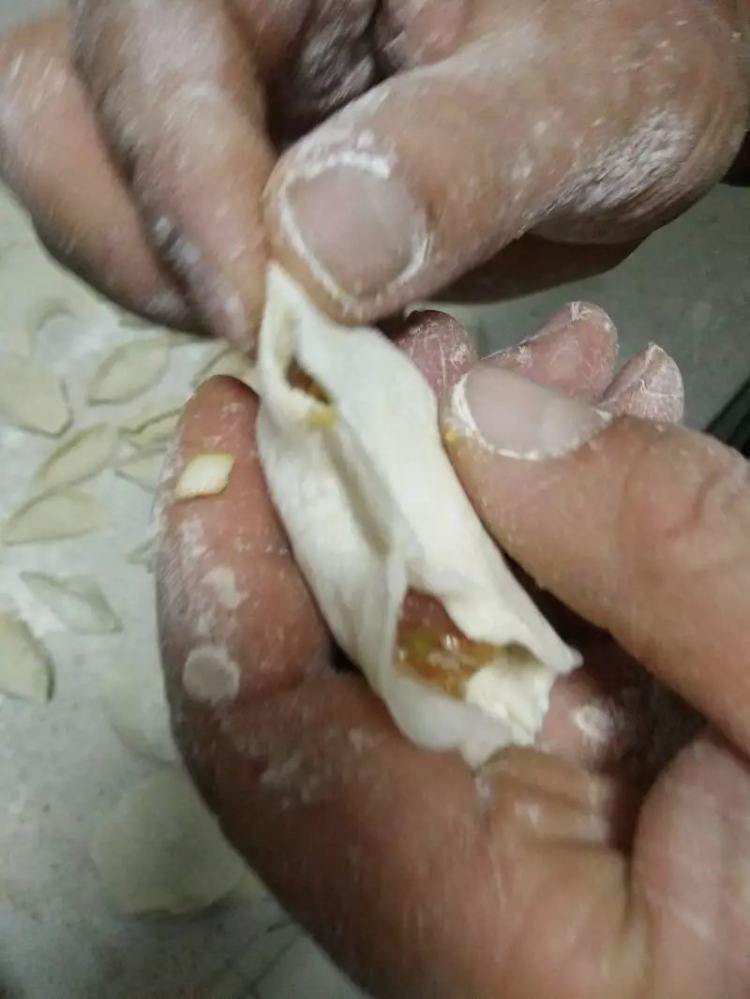 蒜黄肉饺子步骤6