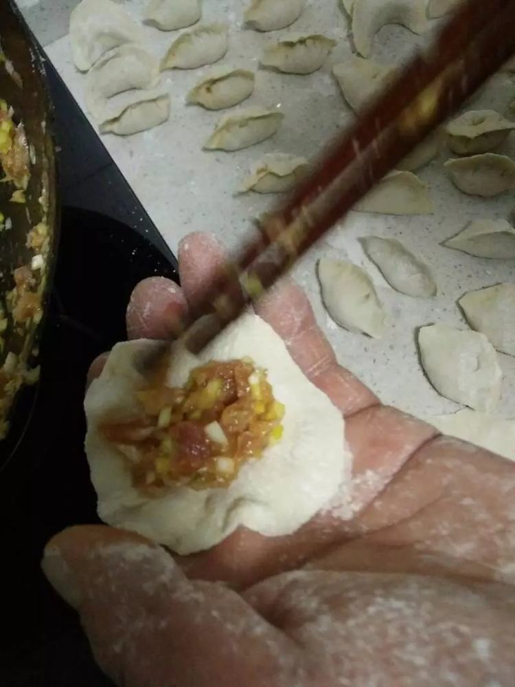 蒜黄肉饺子步骤5