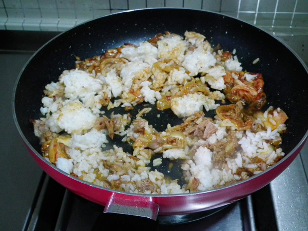 韩式金枪鱼辣白菜炒饭步骤6
