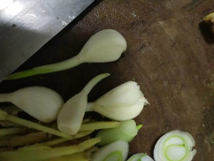 小炒西兰花步骤2