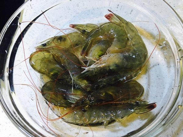 泰式鲜虾刺身步骤1