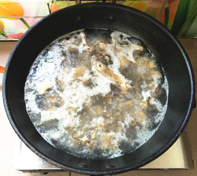 腊鸭煲笋干汤步骤4