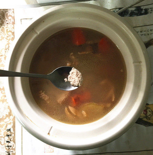 腊鸭煲笋干汤步骤11