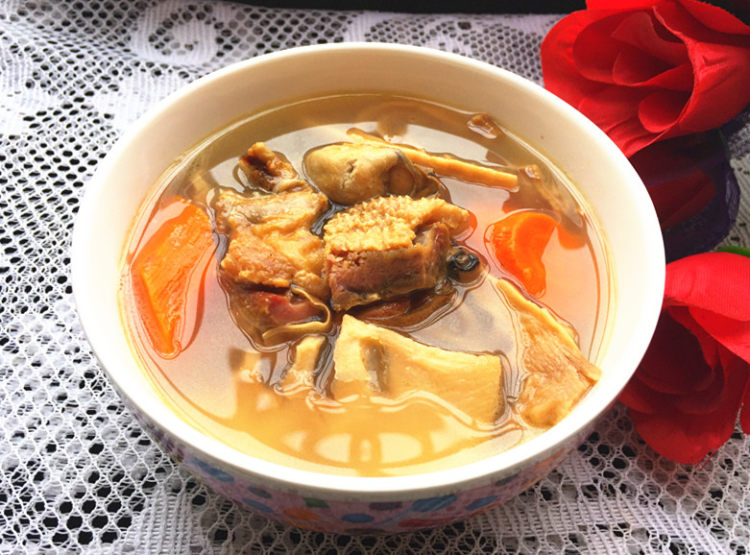 腊鸭煲笋干汤步骤13