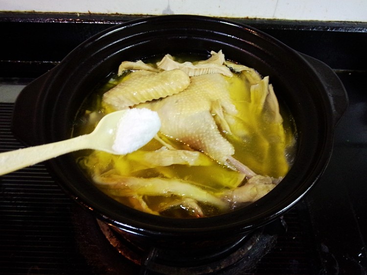 野笋干炖鸡步骤9