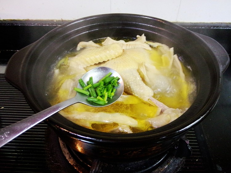 野笋干炖鸡步骤10