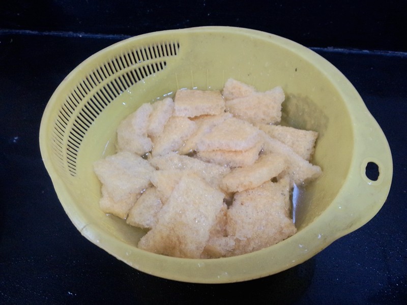 炸肉皮煮白菜步骤2