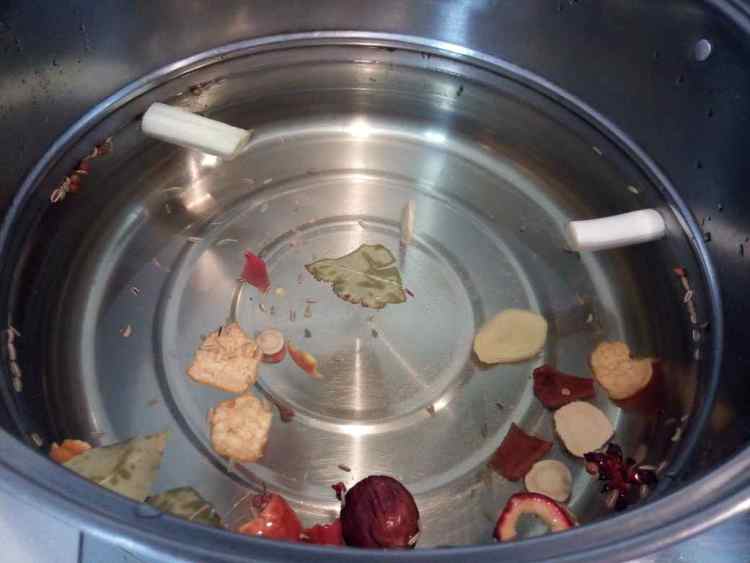 卤肉香锅步骤5