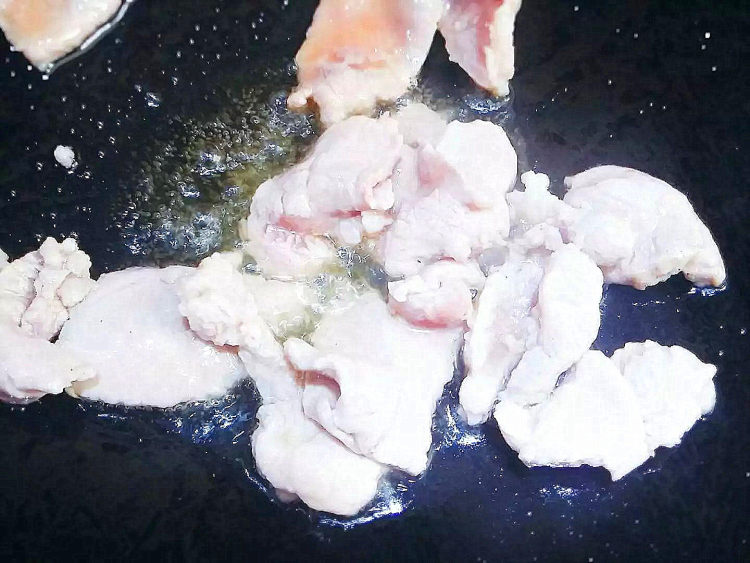 鱼丸焖豆腐步骤2