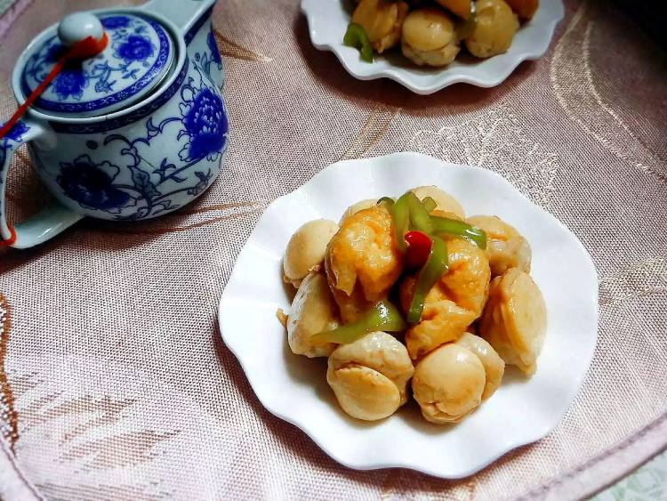 鱼丸焖豆腐步骤6