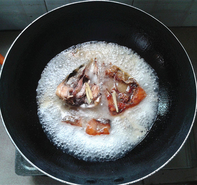 辣白菜鱼头豆腐煲步骤5