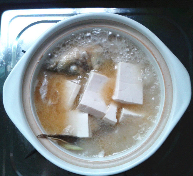 辣白菜鱼头豆腐煲步骤7