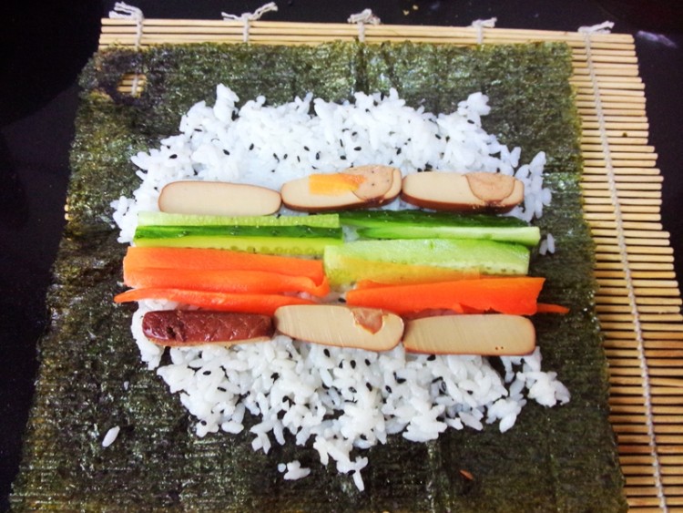 鸡蛋干肉松寿司#本味步骤7