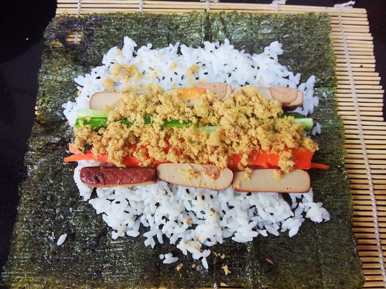 鸡蛋干肉松寿司#本味步骤8