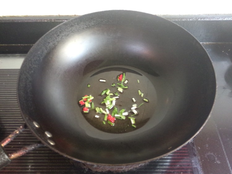 鸡蛋干炒水芹#本味家步骤4