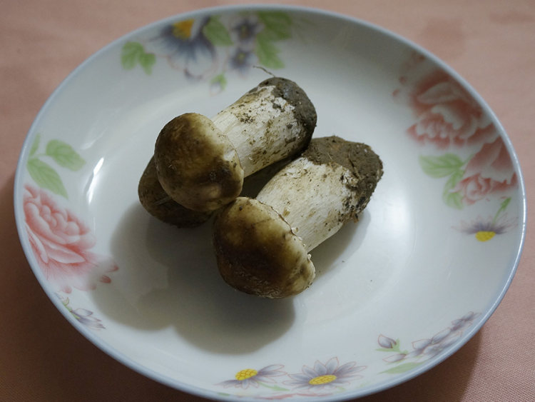 松茸菌炒素#本味家乡步骤1