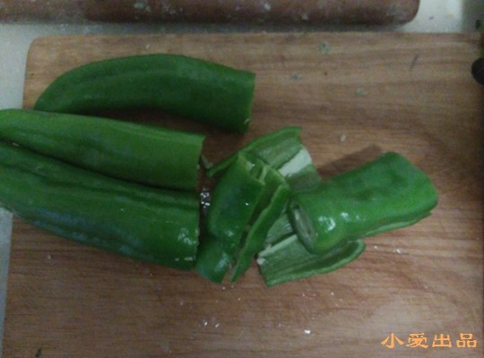 尖椒梆梆肉#本味家乡步骤1